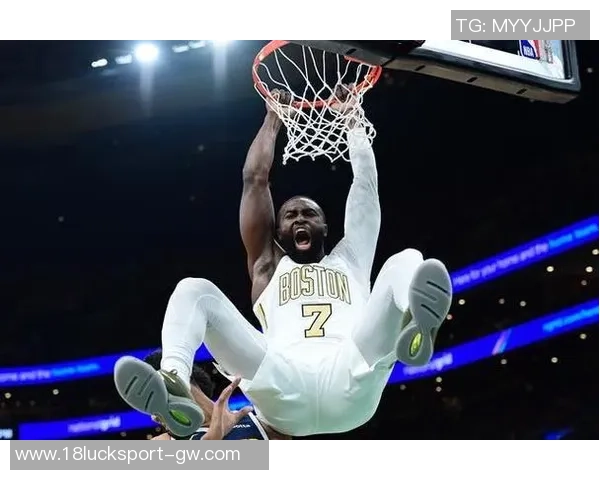 杰伦布朗表现出色却难挽败局17投10中罚球9中8独砍30分3板3助