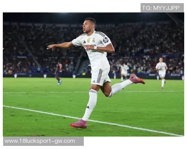 姆巴佩场边怒斥裁判四官要求专注比赛不应分心他人