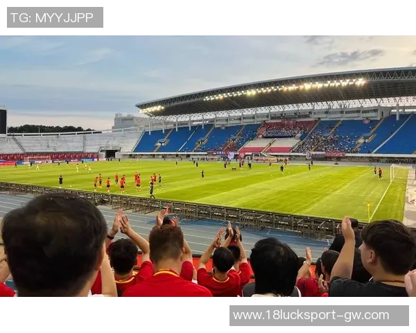 海港外援庆祝中超三连冠激情舞动更衣室尽显喜悦气氛 海港外援庆祝中超三连冠激情舞动更衣室尽显喜悦气氛